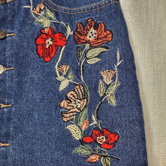 Daisy Street Floral Embroidered Denim Skirt Size 2 Embroidery Flowers - Picture 2 of 8